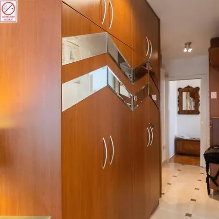 H&s Apartment Split
